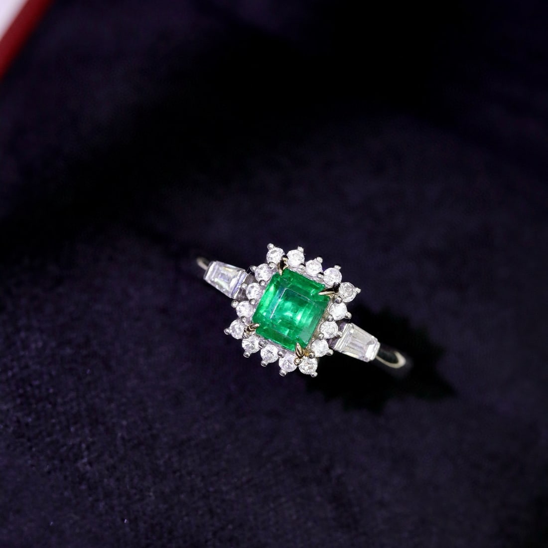 14k Gold 1.00 Ctw Vivid Green Natural Emerald & Diamond Ring - 5