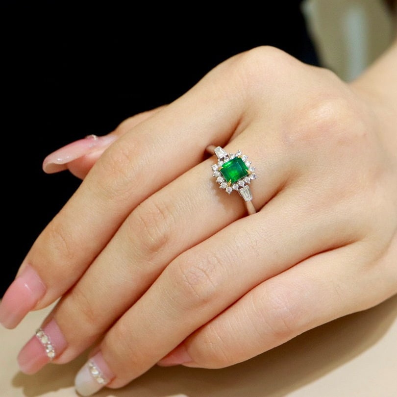 14k Gold 1.00 Ctw Vivid Green Natural Emerald & Diamond Ring - 6