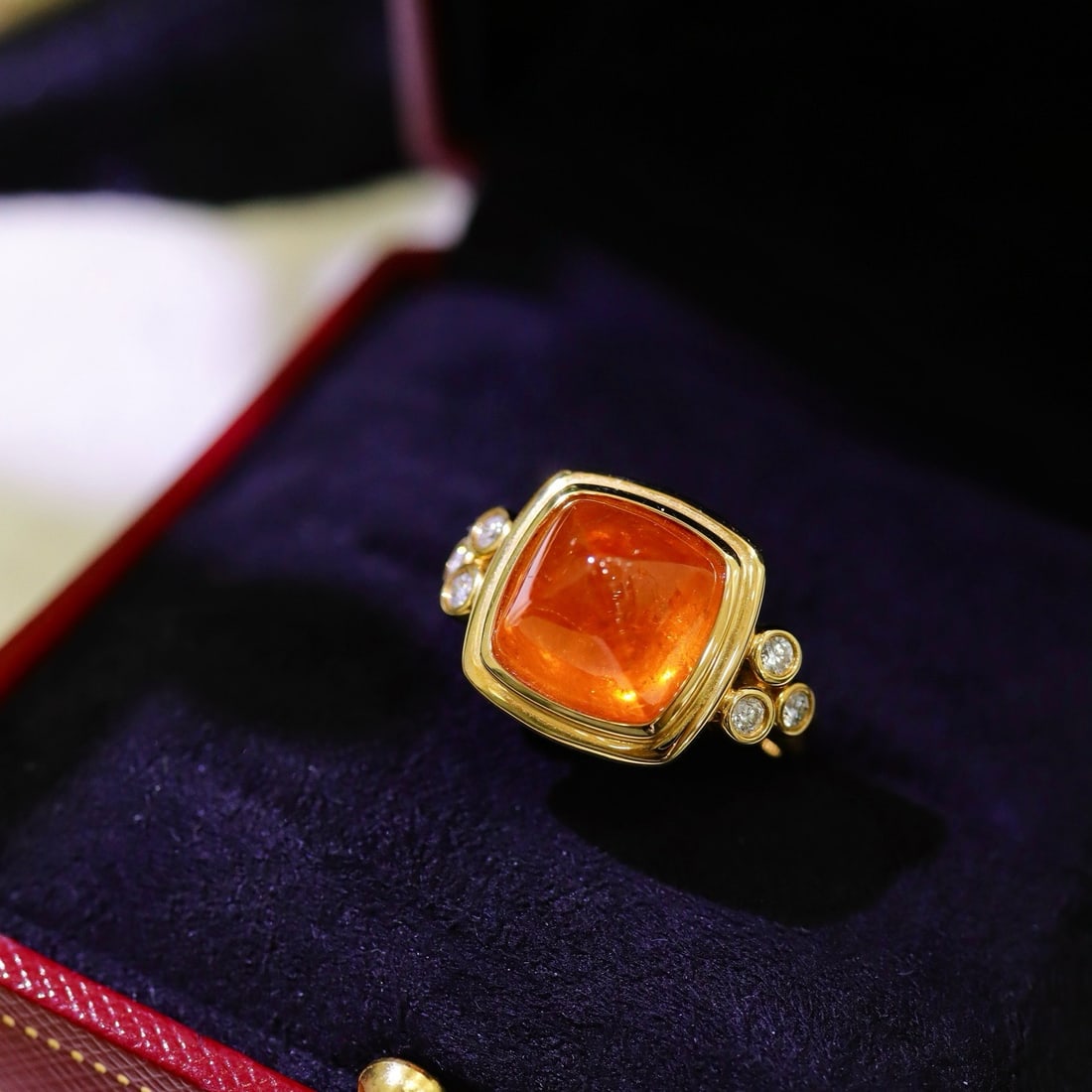 14k Gold 9.26 Ctw Natural Spessartine & Diamond Ring: Ref:230951170 // gold content:14k gold // ring size:7. 25us // // main gemstone:spessartine // shape:suger-loaf // carat weight:9. 07ct // color:orange // treatment:natural // // adjacent gemstone 2 :