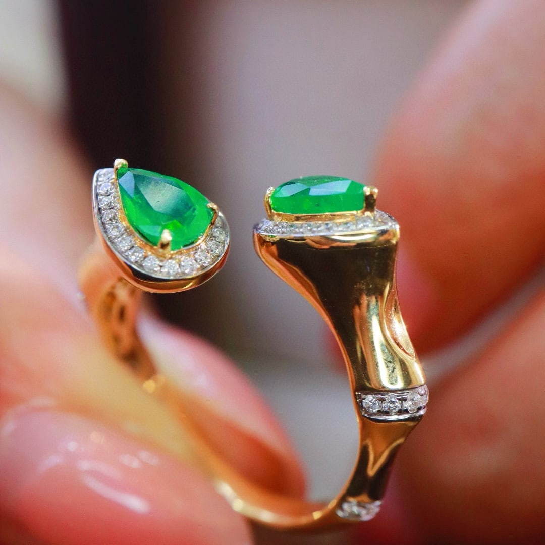 14k Gold 0.95 Ctw Vivid Green Natural Emerald & Diamond Ring - 2