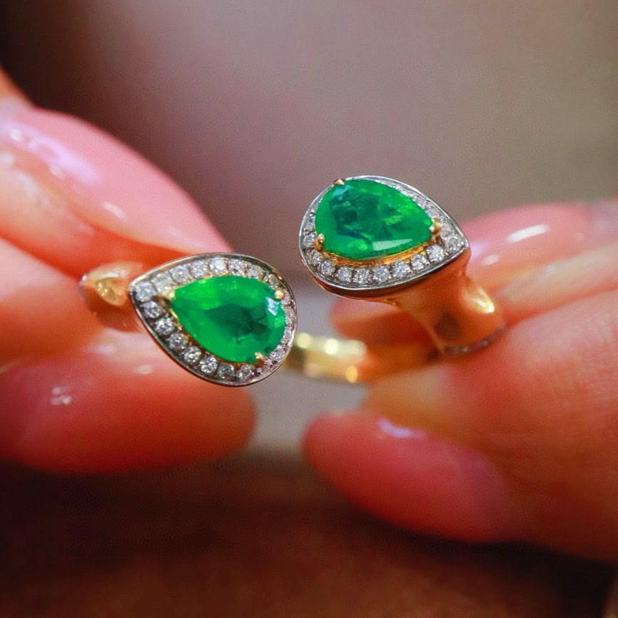 14k Gold 0.95 Ctw Vivid Green Natural Emerald & Diamond Ring - 4