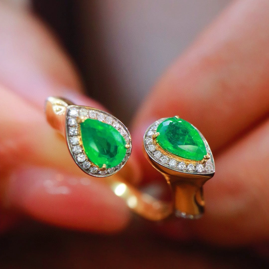 14k Gold 0.95 Ctw Vivid Green Natural Emerald & Diamond Ring - 5