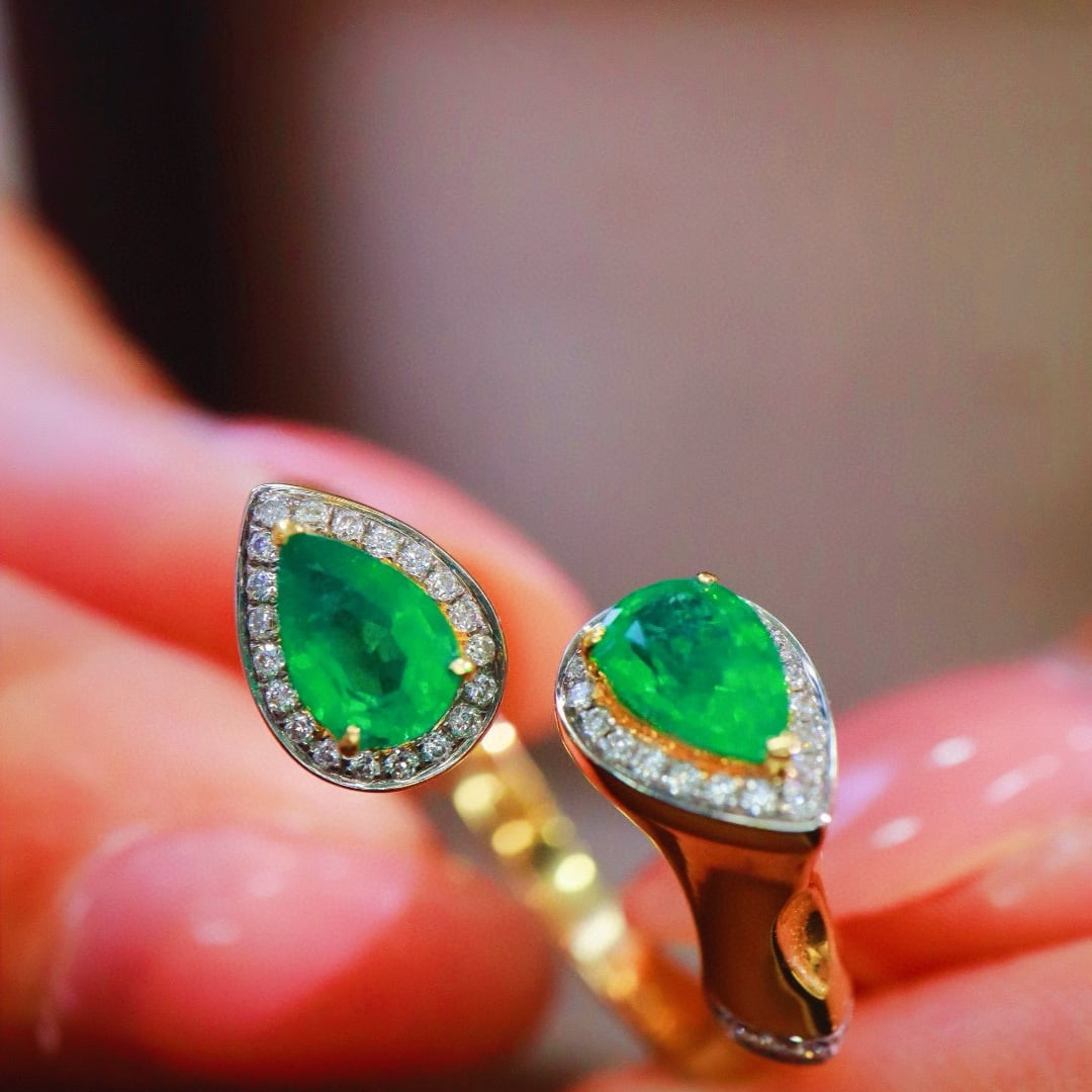 14k Gold 0.95 Ctw Vivid Green Natural Emerald & Diamond Ring - 7