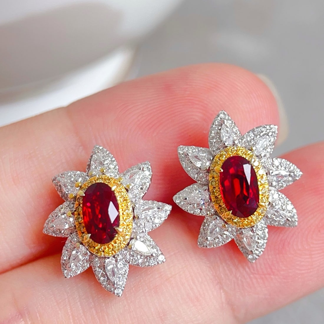 14k Gold 1.93 Ctw Natural Ruby & Diamond Earrings: Ref:230951204 // gold content:14k gold // main gemstone:ruby // shape:oval // carat weight:1. 08ct // color:pigeonblood red // treatment:natural // // adjacent gemstone 2 : diamond //
