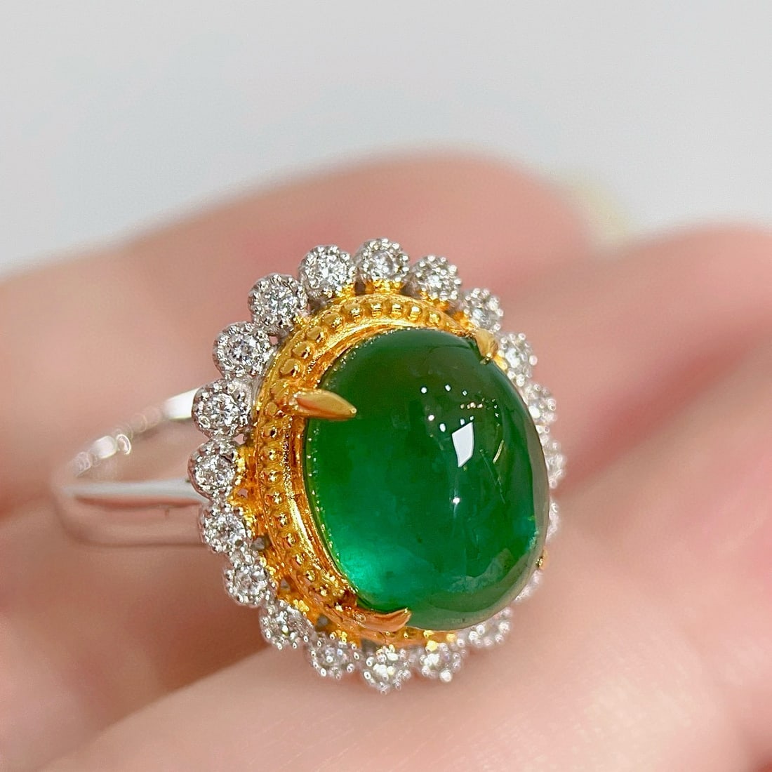 14k Gold 4.2 Ct Natural Emerald & Diamond Ring - 2