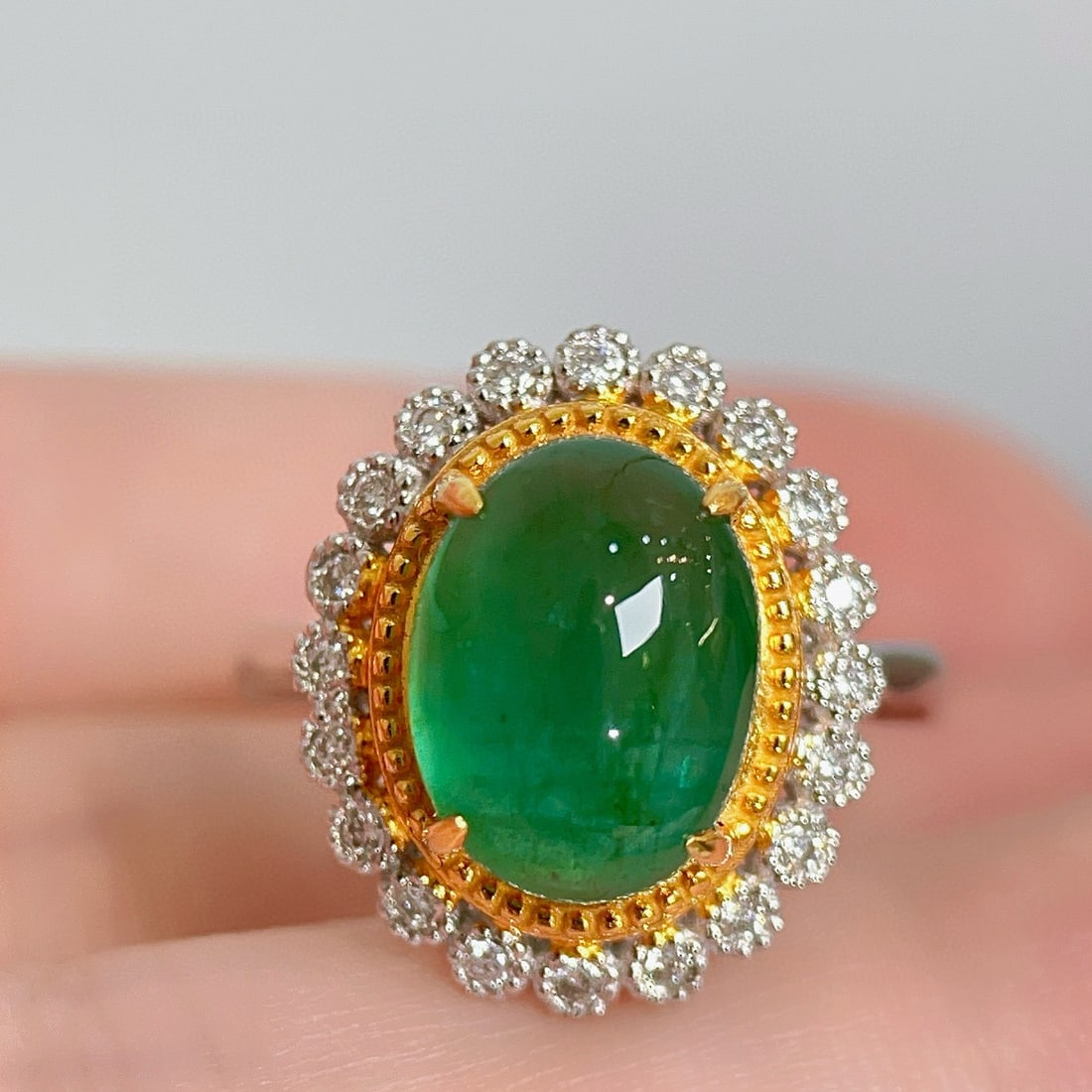 14k Gold 4.2 Ct Natural Emerald & Diamond Ring - 4