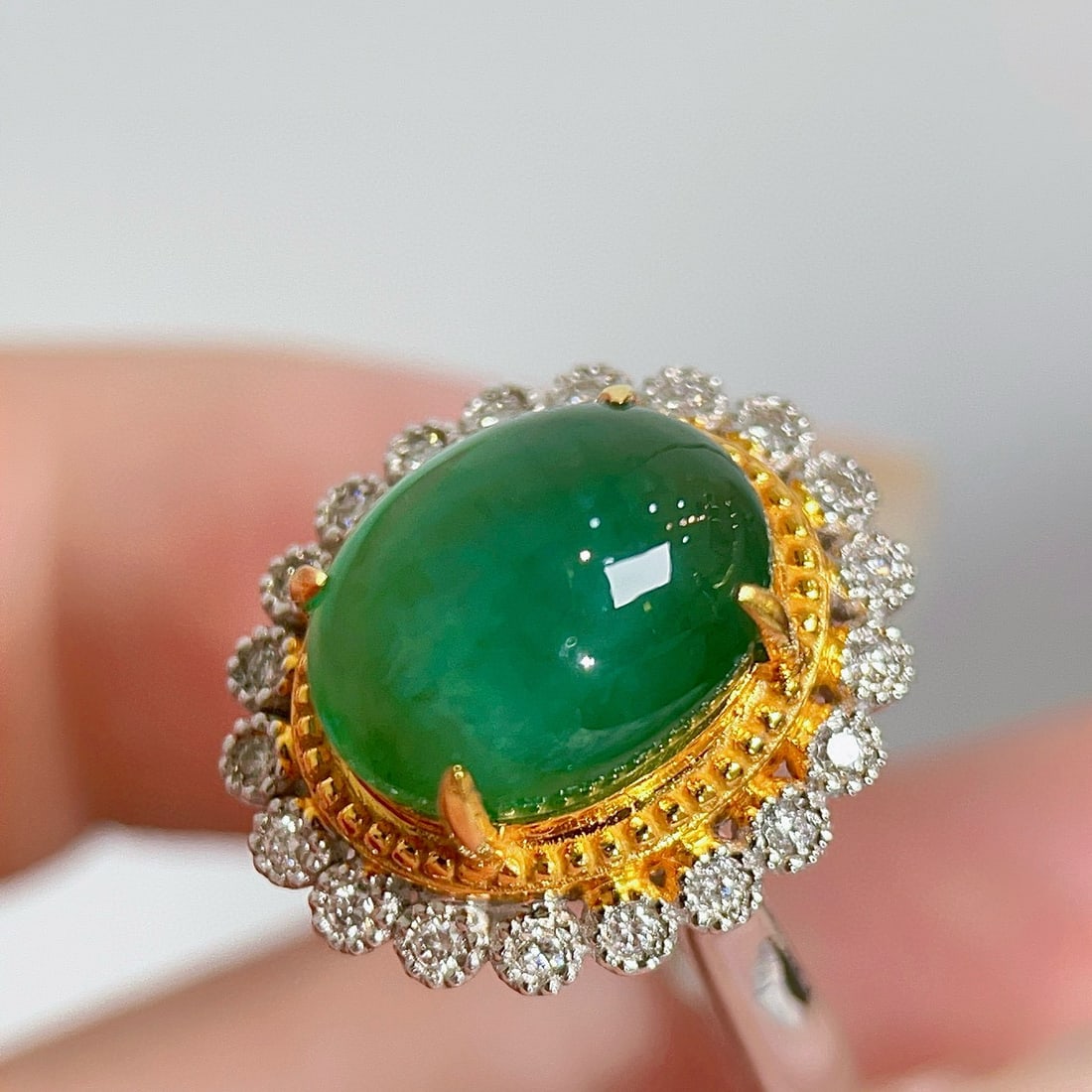 14k Gold 4.2 Ct Natural Emerald & Diamond Ring - 5