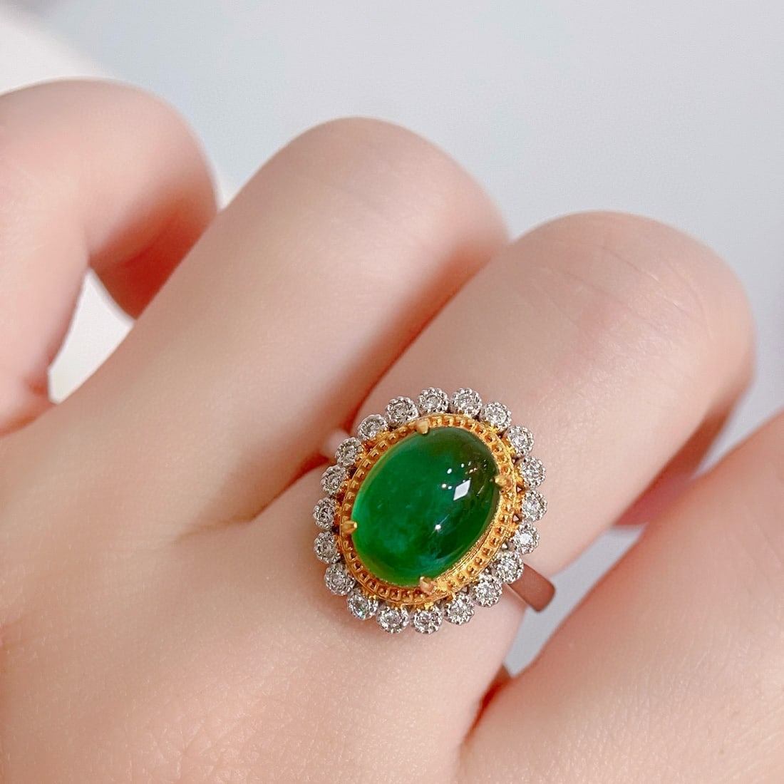 14k Gold 4.2 Ct Natural Emerald & Diamond Ring - 6