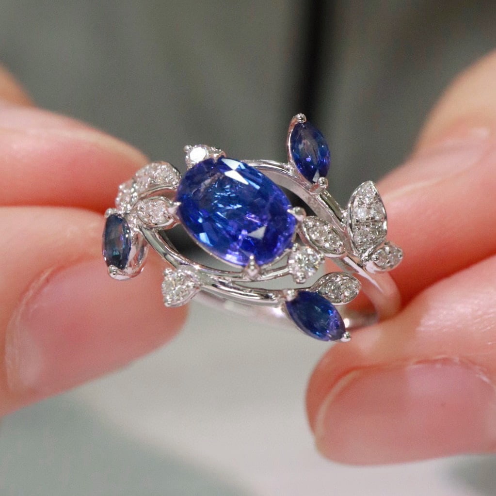 14k Gold 1.18 Ctw Natural Sapphire & Diamond Ring: Ref:230951209 // gold content:14k gold // ring size:7. 25us // // main gemstone:sapphire // shape:oval // carat weight:1. 03ct // color:blue // treatment:natural // // adjacent gemstone 2 :