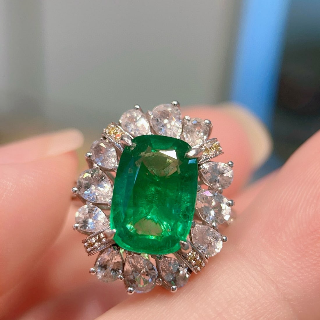 14k Gold 4.7 Ctw Vivid Green Natural Emerald & Sapphire Ring: Ref:230951217 // gold content:14k gold // ring size:7. 25us // // main gemstone:emerald // shape:cushion // carat weight:3ct // color:vivid green // treatment:natural // // adjacent gemstone 2 : sapph