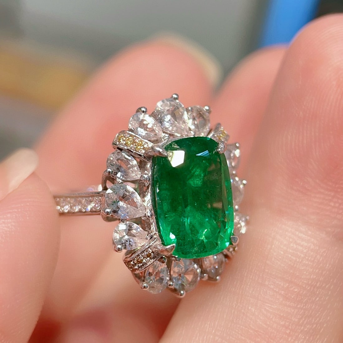 14k Gold 4.7 Ctw Vivid Green Natural Emerald & Sapphire Ring - 5