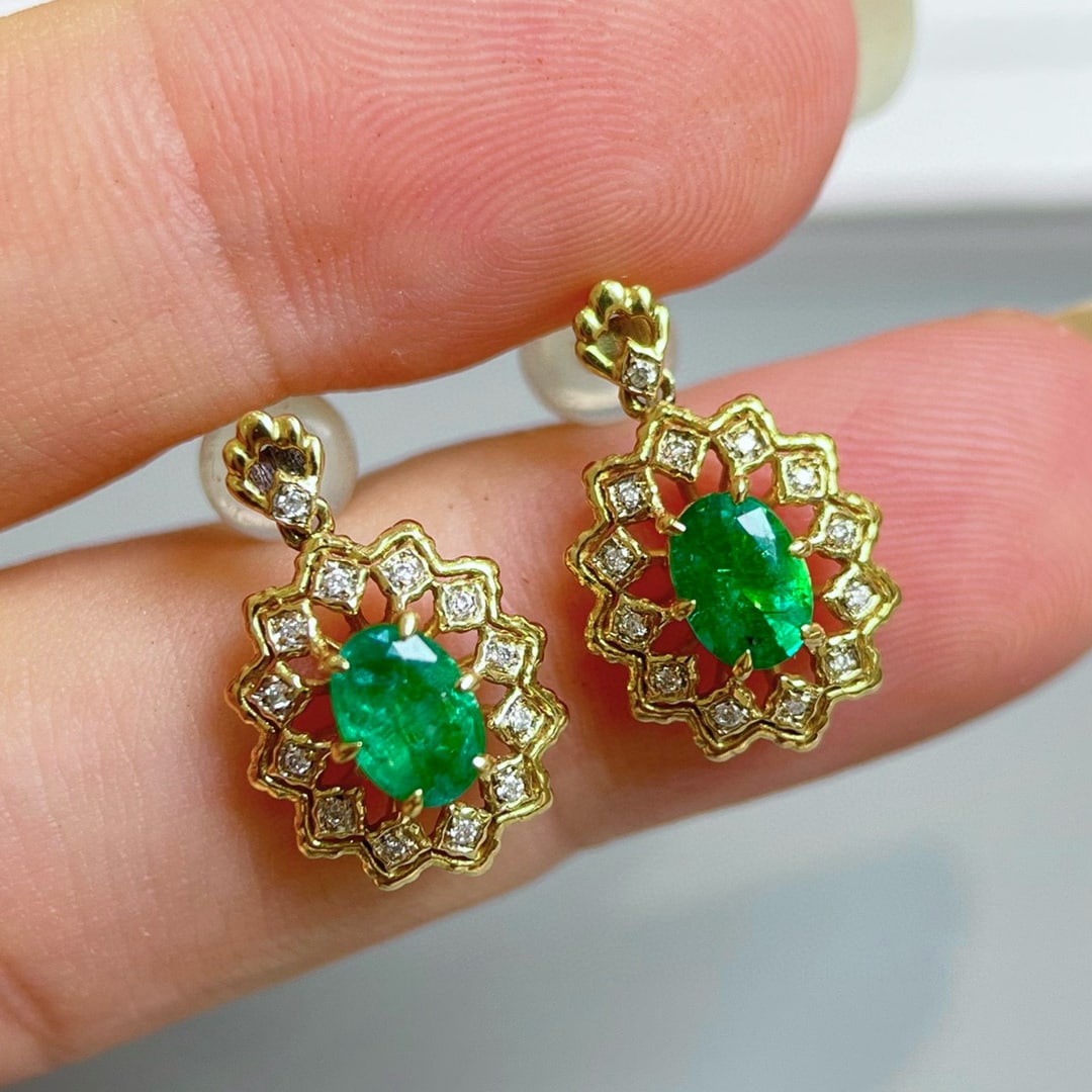 14k Gold 1.08 Ctw Vivid Green Natural Emerald & Diamond Earrings: Ref:230951222 // gold content:14k gold // main gemstone:emerald // shape:oval // carat weight:1ct // color:vivid green // treatment:natural // // adjacent gemstone 2 : diamond // shape:round //