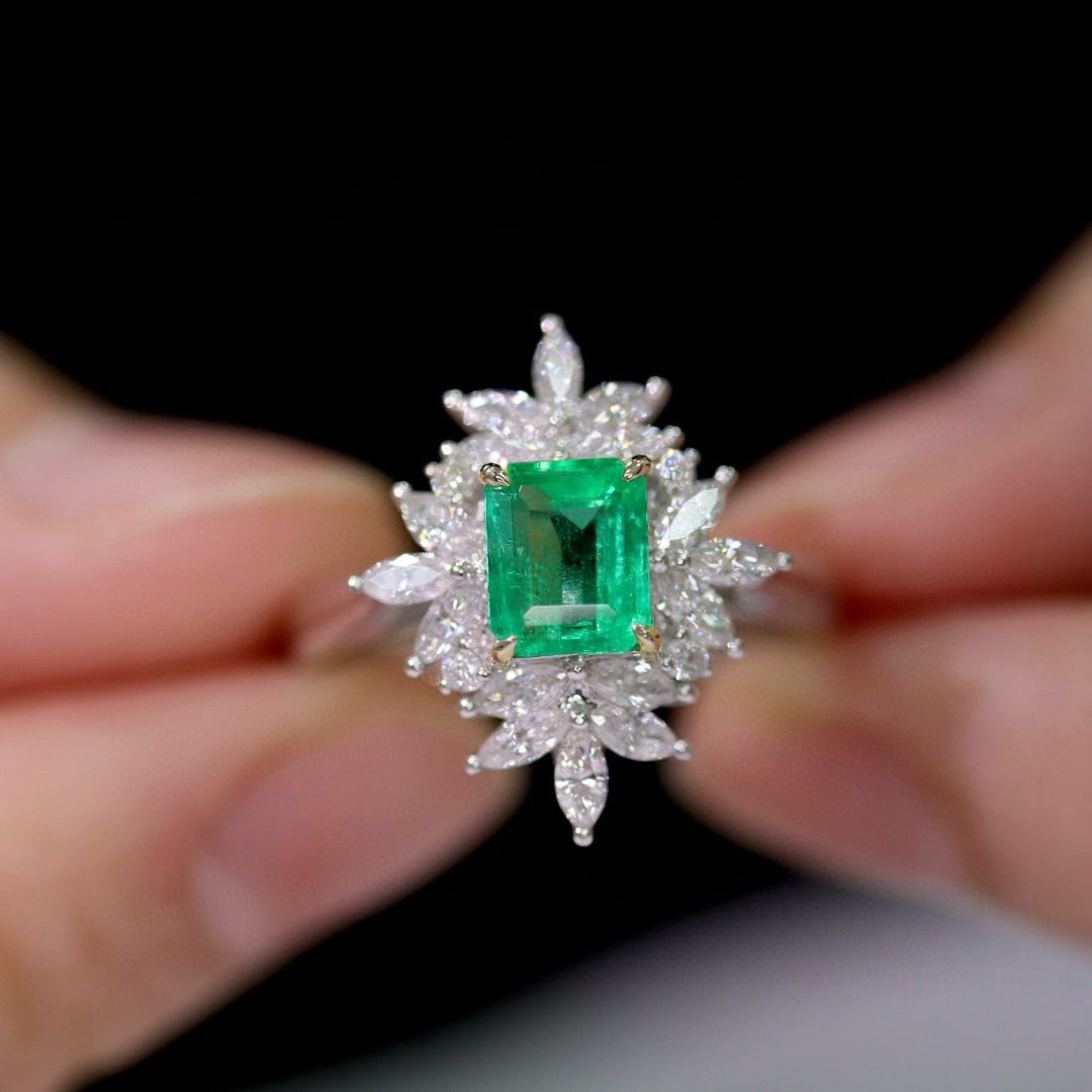 14k Gold 1.50 Ctw Natural Emerald & Diamond Ring: Ref:230951231 // gold content:14k gold // ring size:7. 25us // // main gemstone:emerald // shape:octagonal // carat weight:0. 85ct // color:green // treatment:natural // // adjacent gemstone 2 :