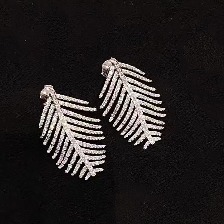 14k Gold 2.1 Ct Natural H Diamond Earrings: Ref:230951239 // gold content:14k gold // main gemstone:diamond // shape:round // carat weight:2. 1ct // clarity grade:vs-si // color:h // treatment:natural // cut grade:g // Condition: NewLow