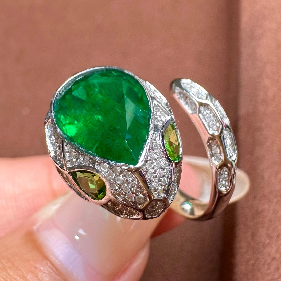 14k Gold 3.63 Ct Vivid Green Natural Emerald & Diamond & Tsavorite Ring: Ref:230952022 // gold content:14k gold // ring size:7. 25us // // main gemstone:emerald // shape:pear // carat weight:3. 63ct // color:vivid green // treatment:natural // // adjacent gemstone 2 : diam