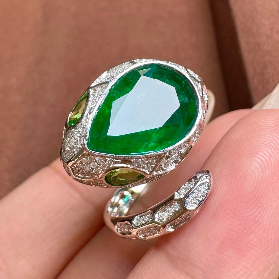 14k Gold 3.63 Ct Vivid Green Natural Emerald & Diamond & Tsavorite Ring - 3