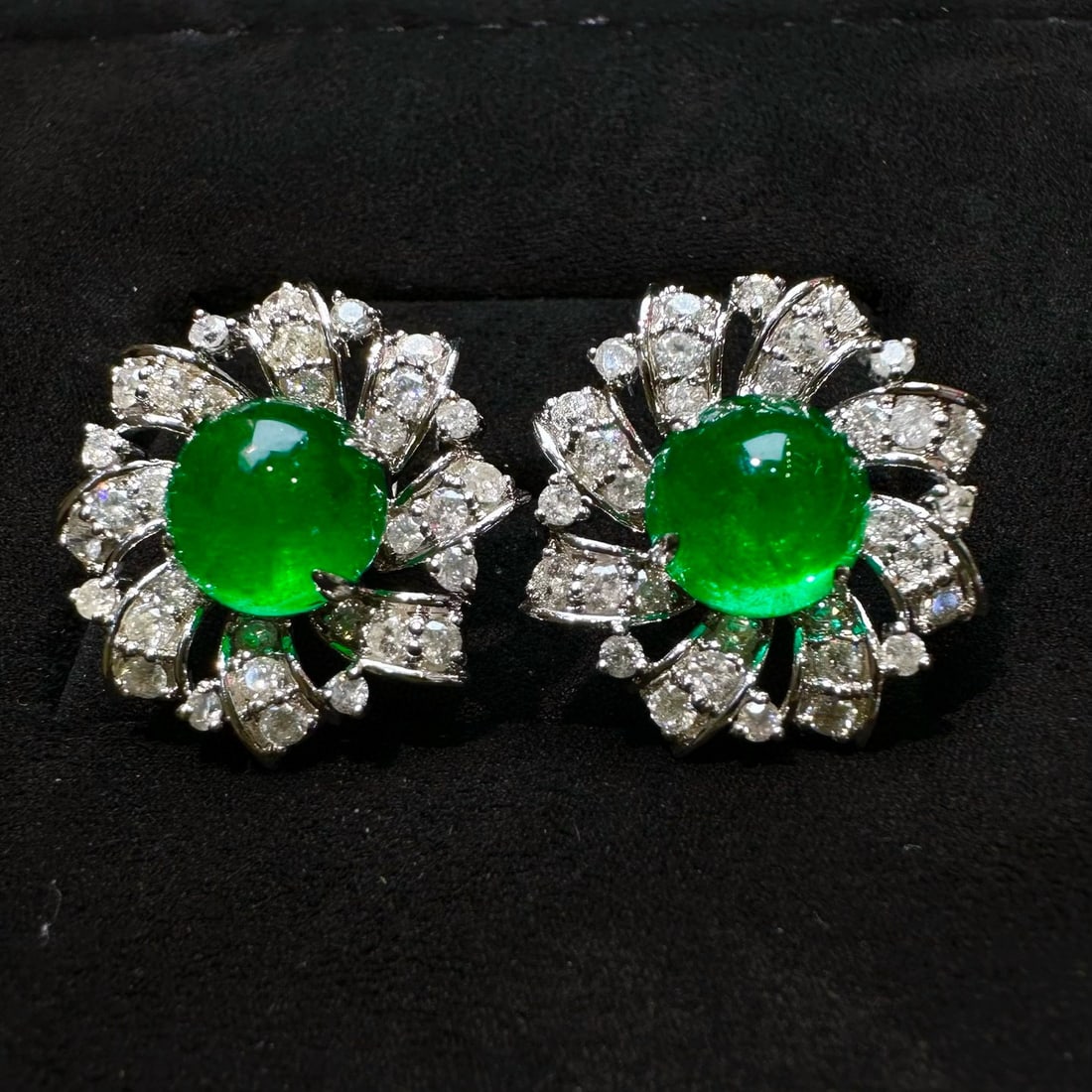 14k Gold 6.19 Ct Vivid Green Natural Emerald & Diamond Earrings: Ref:230952027 // gold content:14k gold // main gemstone:emerald // shape:round // carat weight:6. 19ct // color:vivid green // treatment:natural // cut grade:g // // adjacent gemstone 2 : diamond