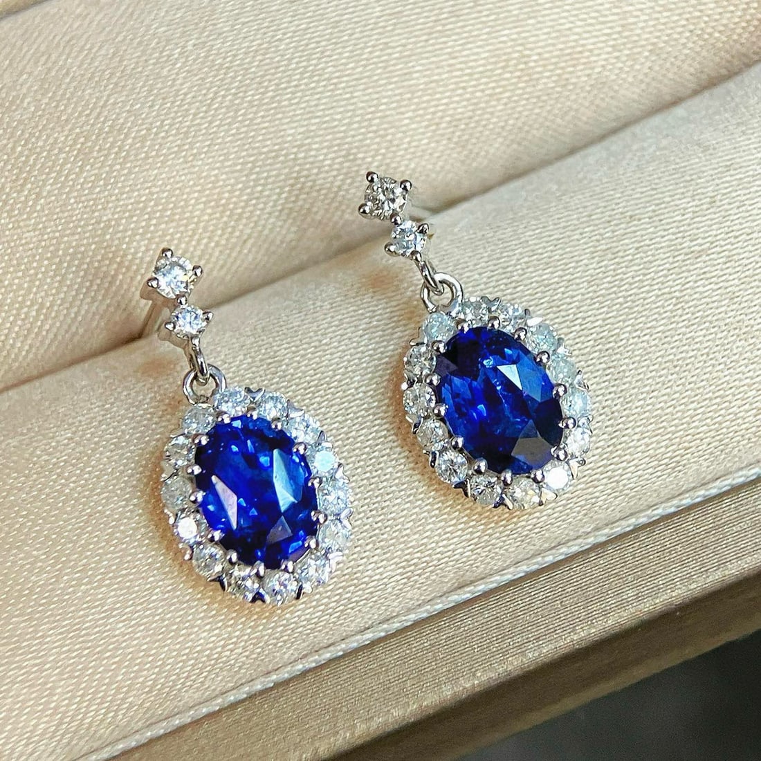 14k Gold 2.87 Ctw Natural Sapphire & Diamond Earrings: Ref:230952028 // gold content:14k gold // main gemstone:sapphire // shape:oval // carat weight:2. 27ct // color:royal blue // treatment:natural // // adjacent gemstone 2 : diamond // shape:round // ca