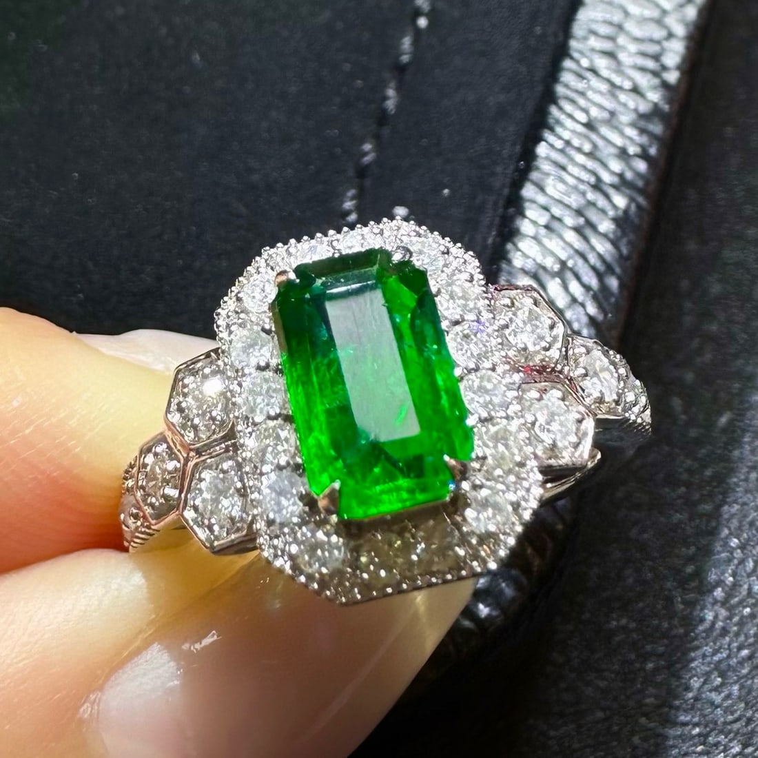 14k Gold 2.14 Ctw Vivid Green Natural Emerald & Diamond Ring: Ref:230952029 // gold content:14k gold // ring size:7. 25us // // main gemstone:emerald // shape:octagonal // carat weight:1. 56ct // color:vivid green // treatment:natural // // adjacent gemstone