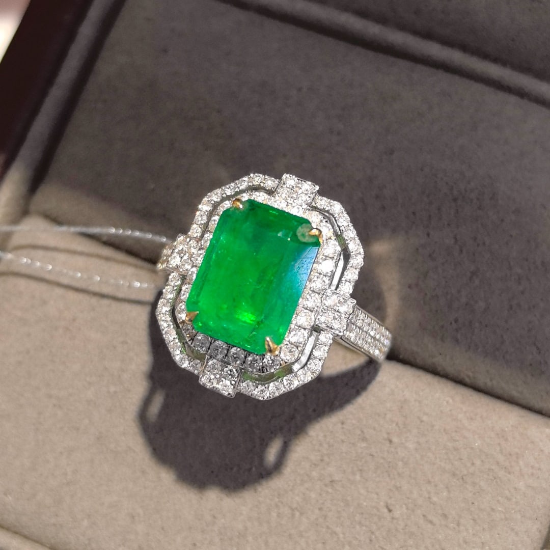 14k Gold 3.81 Ctw Vivid Green Natural Emerald & Diamond Ring: Ref:230952055 // gold content:14k gold // ring size:7. 25us // // main gemstone:emerald // shape:octagonal // carat weight:3. 06ct // color:vivid green // treatment:natural // // adjacent gemstone 2 :