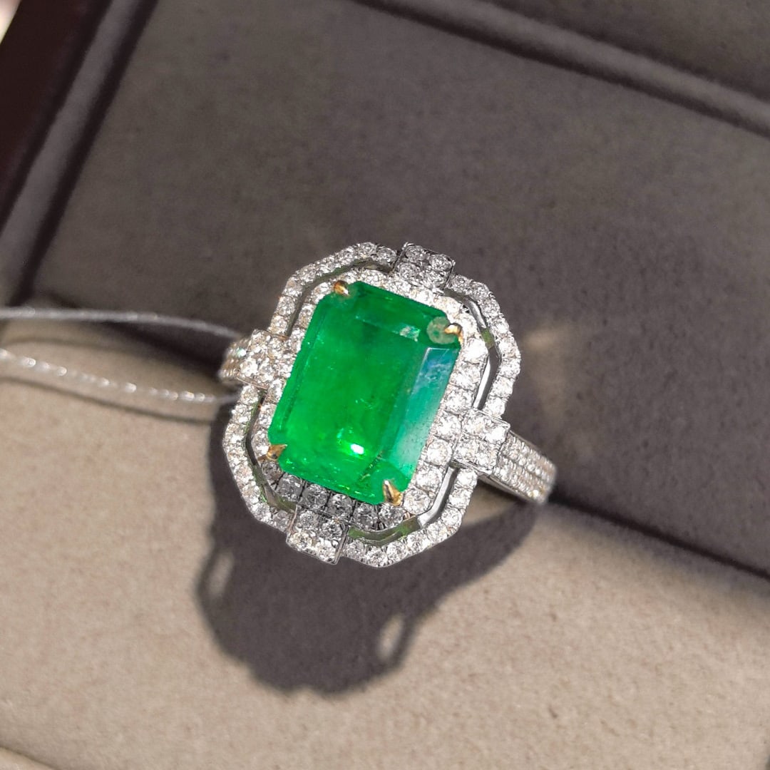 14k Gold 3.81 Ctw Vivid Green Natural Emerald & Diamond Ring - 2