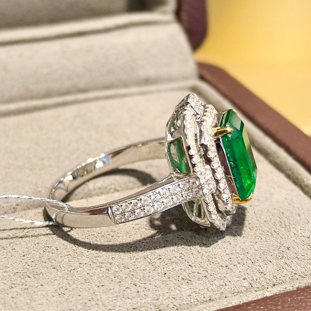 14k Gold 3.81 Ctw Vivid Green Natural Emerald & Diamond Ring - 5