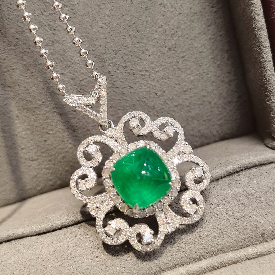 14k Gold 4.06 Ctw Vivid Green Natural Emerald & Diamond Pendant( Without Chain ): Ref:230952071 // gold content:14k gold // main gemstone:emerald // shape:suger-loaf // carat weight:2. 98ct // color:vivid green // treatment:natural // // adjacent gemstone 2 : diamond //