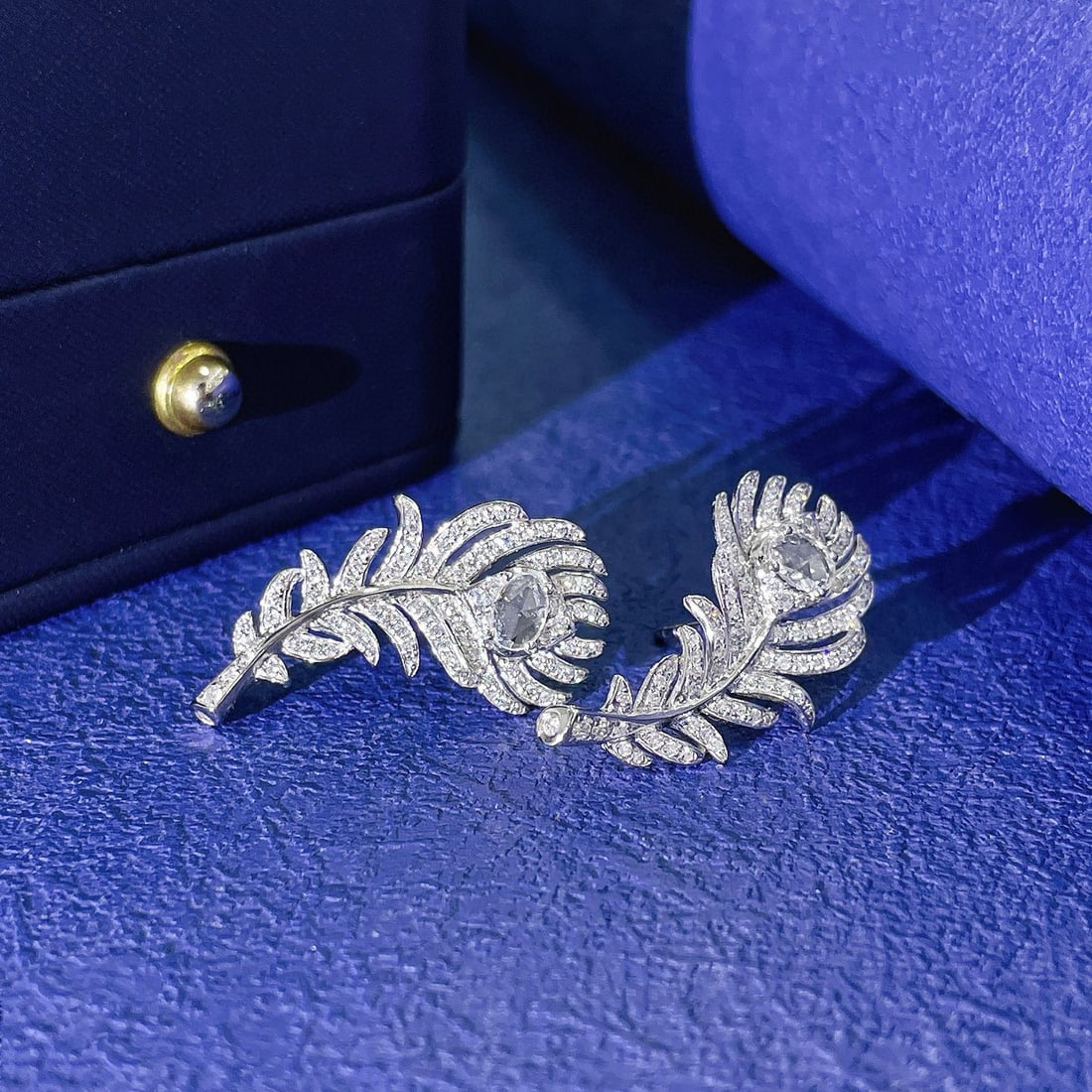 14k Gold 0.74 Ctw Lab Grown Diamond & Lab Grown Diamond Earrings: Ref:230952077 // gold content:14k gold // main gemstone:lab grown diamond // shape:oval // carat weight:0. 26ct // clarity grade:vs-si // color:h // // adjacent gemstone 2 : lab grown diamond //