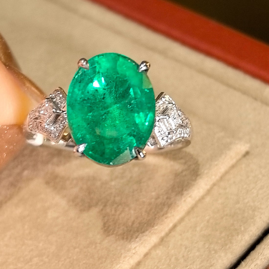 14k Gold 4.68 Ctw Vivid Green Natural Emerald & Diamond Ring (1 of 6)