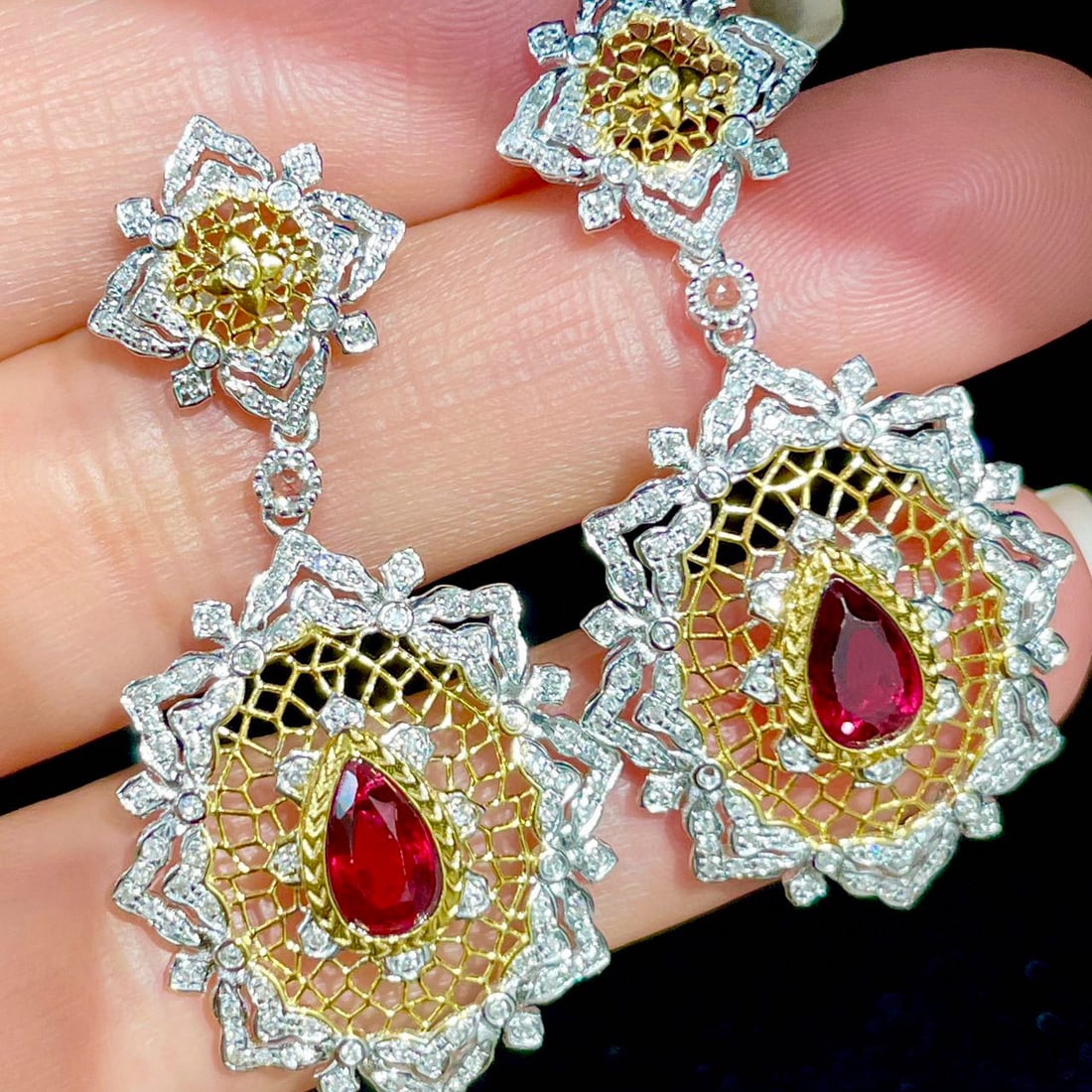 14k Gold 2 Ct Natural Ruby & Diamond Earrings: Ref:230952081 // gold content:14k gold // main gemstone:ruby // shape:pear // carat weight:2ct // color:pigeonblood red // treatment:natural // // adjacent gemstone 2 : diamond // shape:round //