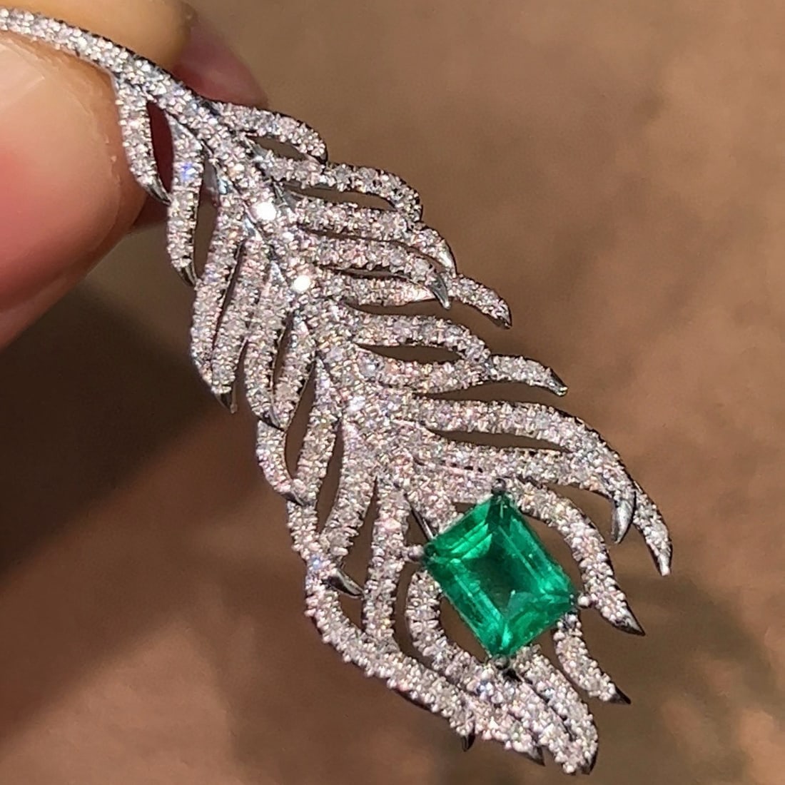 14k Gold 0.61 Ct Vivid Green Natural Emerald & Diamond Brooch/pendant( Without Chain ): Ref:230952088 // gold content:14k gold // main gemstone:emerald // shape:octagonal // carat weight:0. 61ct // color:vivid green // treatment:natural // // adjacent gemstone 2 : diamond //