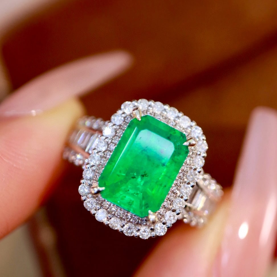 14k Gold 2.93 Ctw Natural Emerald & Diamond Ring: Ref:230952091 // gold content:14k gold // ring size:7. 25us // // main gemstone:emerald // shape:octagonal // carat weight:2. 2ct // color:green // treatment:natural // // adjacent gemstone 2 :