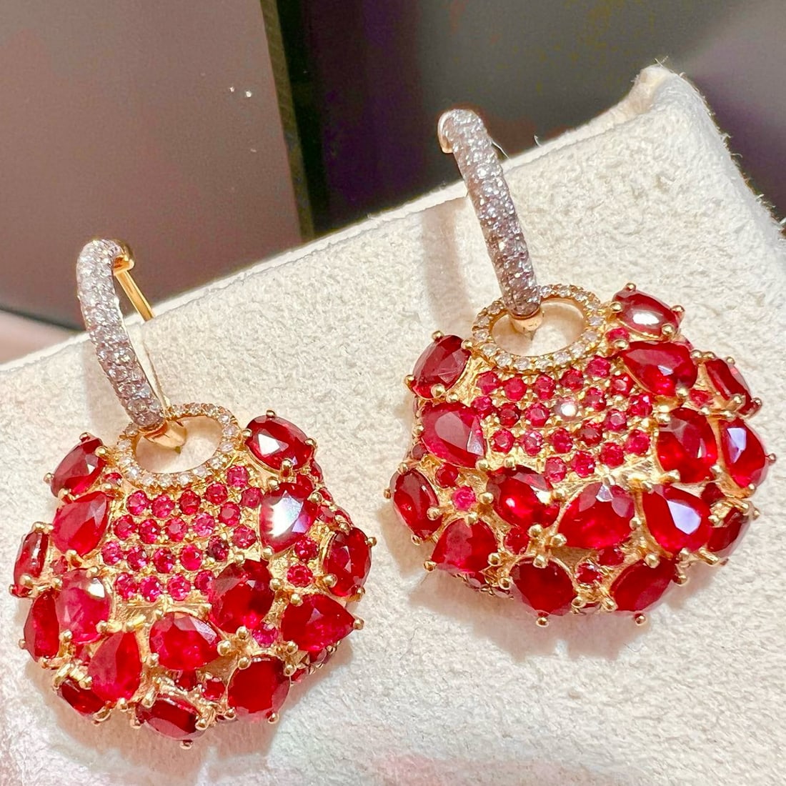 14k Gold 5.91 Ctw Natural Ruby & Ruby Earrings: Ref:230952106 // gold content:14k gold // main gemstone:ruby // shape:multiply // carat weight:4. 8ct // color:pigeonblood red // treatment:natural // // adjacent gemstone 2 : ruby // shape:round // c