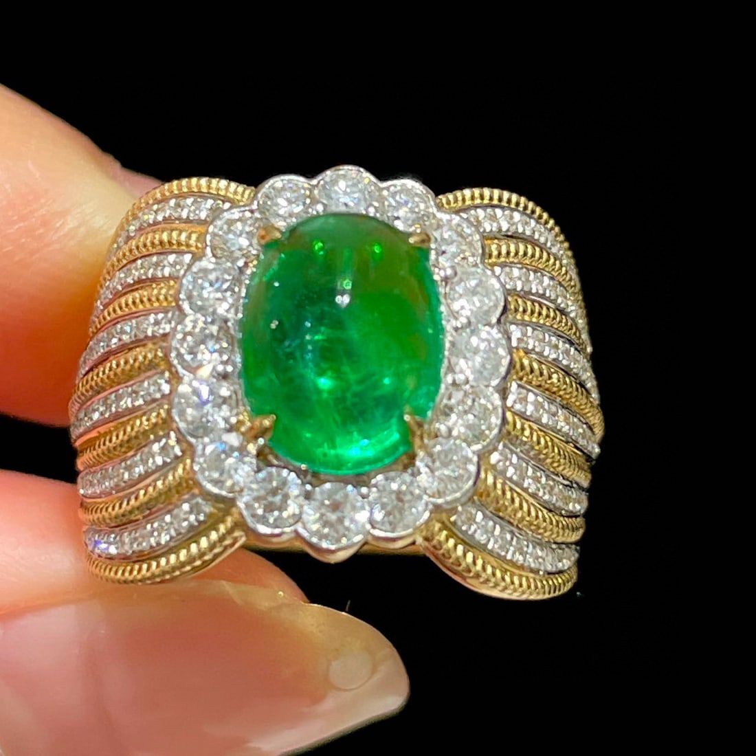14k Gold 2.38 Ct Vivid Green Natural Emerald & Diamond Ring: Ref:230952107 // gold content:14k gold // ring size:7. 25us // // main gemstone:emerald // shape:oval // carat weight:2. 38ct // color:vivid green // treatment:natural // // adjacent gemstone 2 : diam