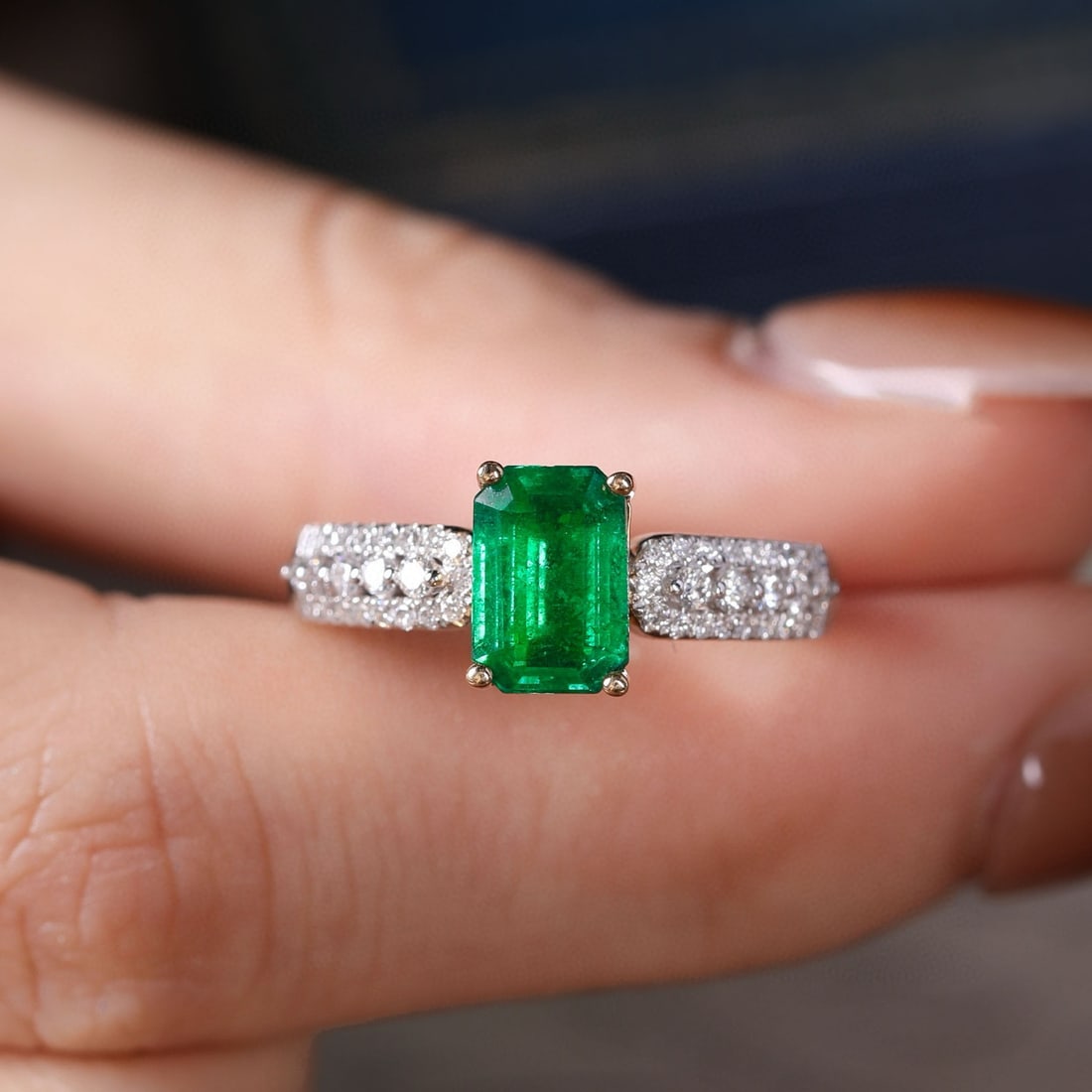 14k Gold 1.63 Ctw Vivid Green Natural Emerald & Diamond Ring: Ref:230952109 // gold content:14k gold // ring size:7. 25us // // main gemstone:emerald // shape:octagonal // carat weight:1. 33ct // color:vivid green // treatment:natural // // adjacent gemstone 2 :