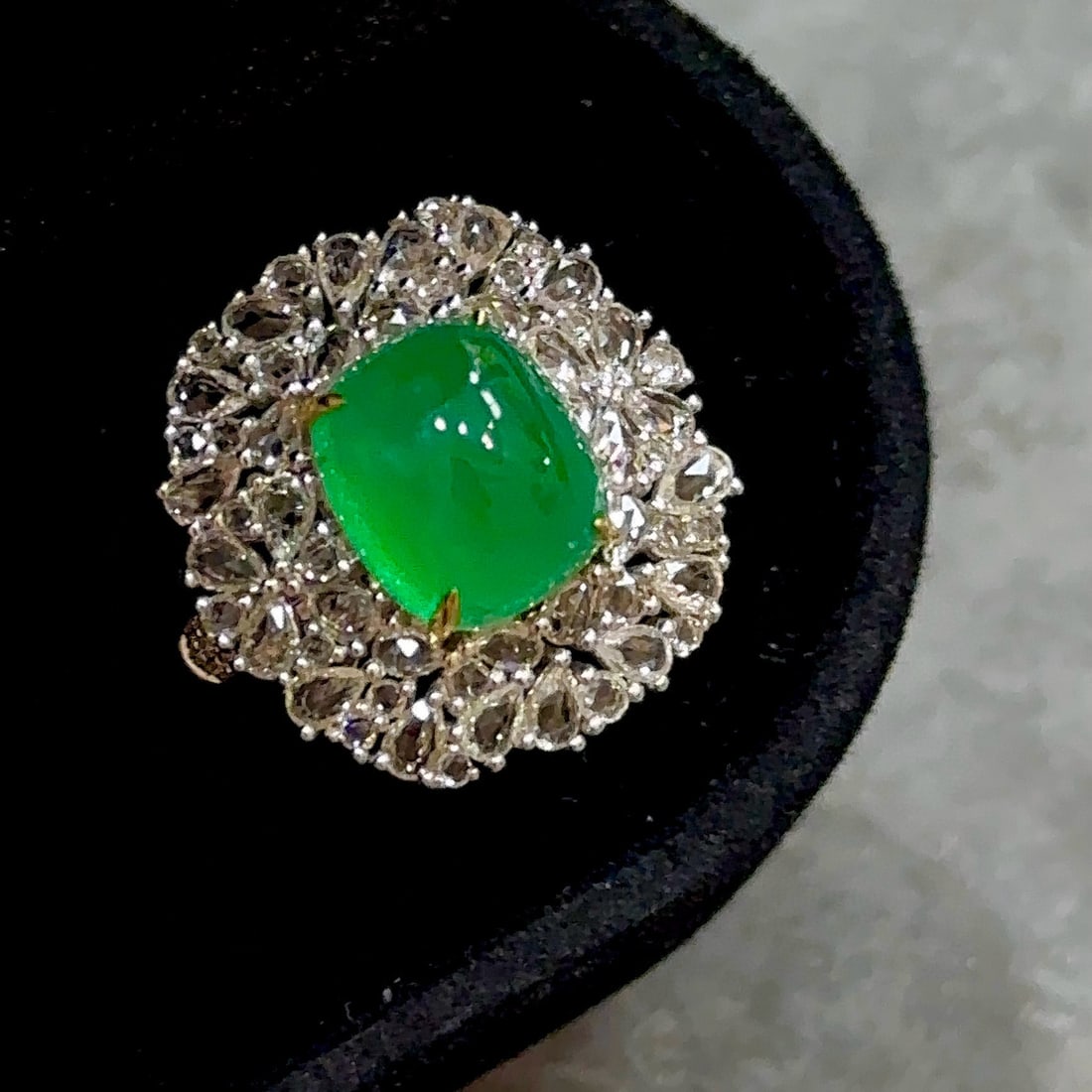 14k Gold 4.2 Ct Vivid Green Natural Emerald & Sapphire & Diamond Ring: Ref:230952131 // gold content:14k gold // ring size:7. 25us // // main gemstone:emerald // shape:cushion // carat weight:4. 2ct // color:vivid green // treatment:natural // // adjacent gemstone 2 : sa