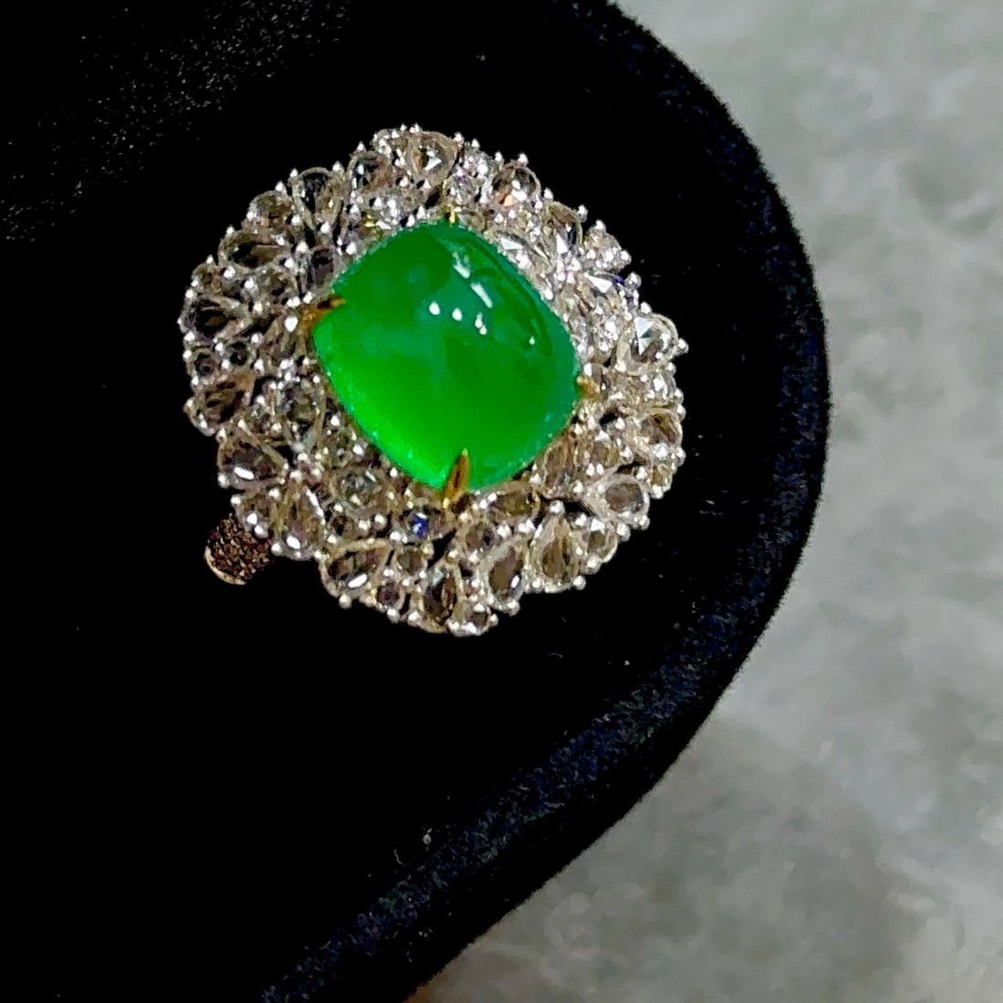 14k Gold 4.2 Ct Vivid Green Natural Emerald & Sapphire & Diamond Ring - 2