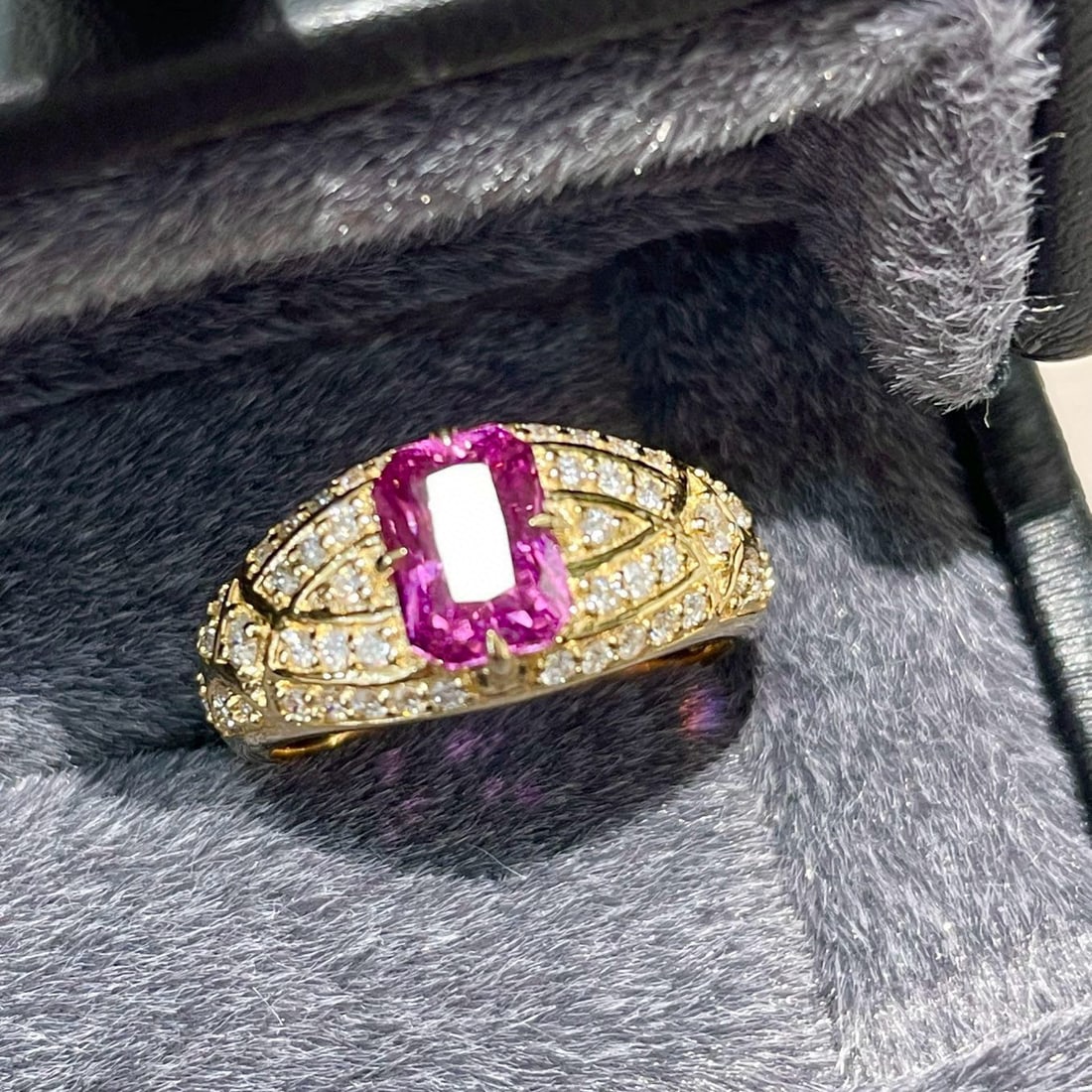 14k Gold 2.04 Ct Natural Sapphire & Diamond Ring: Ref:230952133 // gold content:14k gold // ring size:7. 25us // // main gemstone:sapphire // shape:octagonal // carat weight:2. 04ct // color:purple // treatment:natural // // adjacent gemstone 2 :