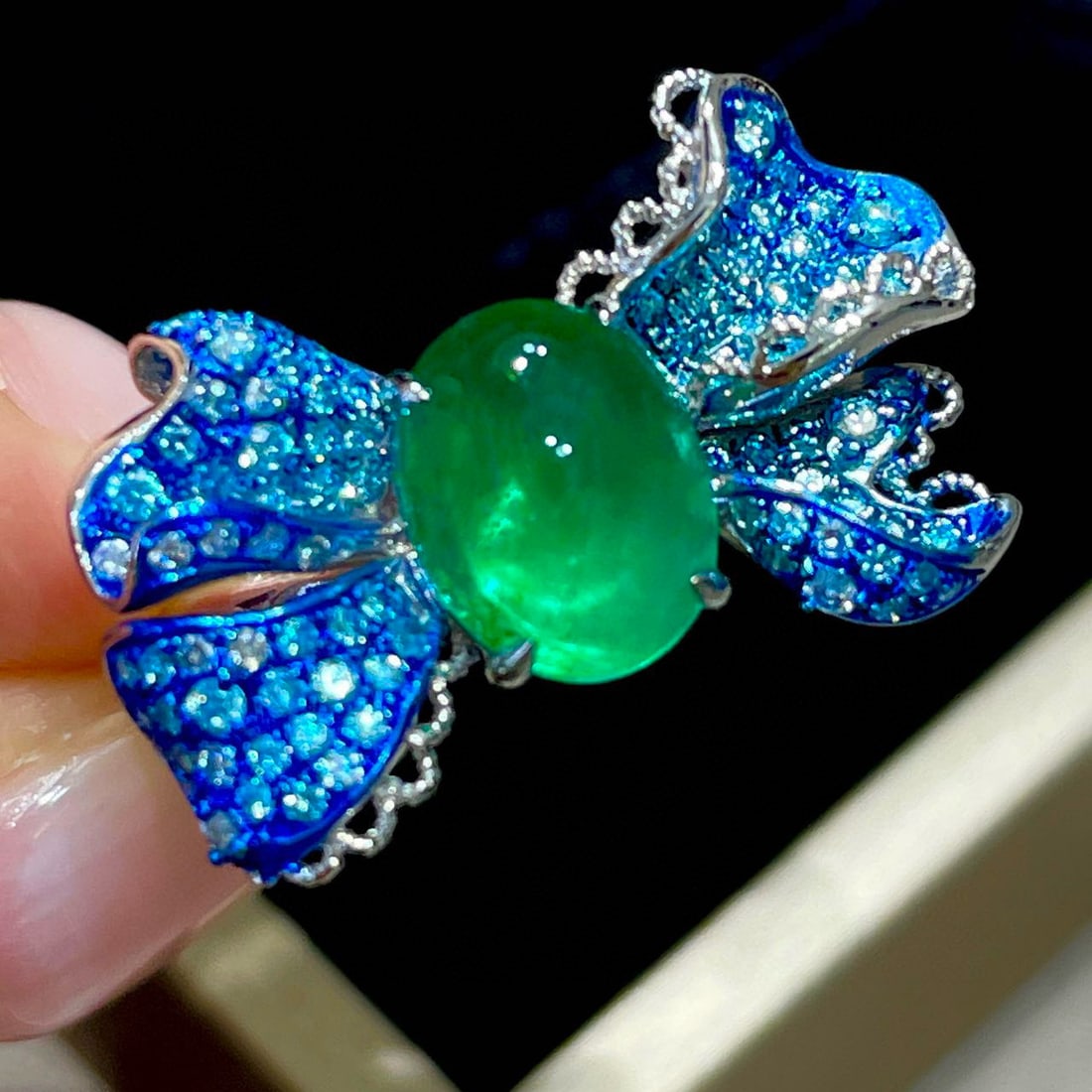 14k Gold 2 Ct Vivid Green Natural Emerald & Diamond Ring - 2