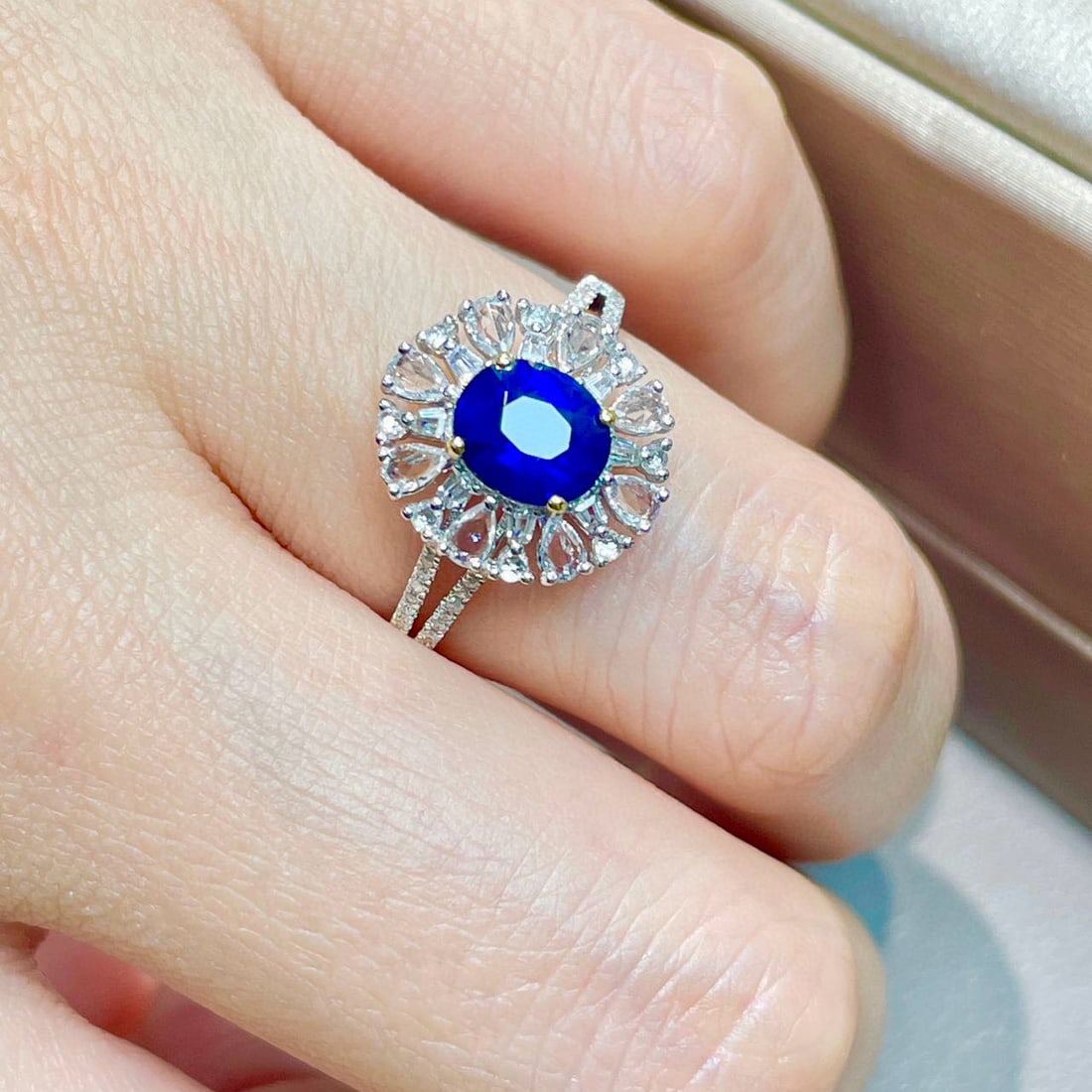 14k Gold 1.1 Ct Natural Sapphire & Sapphire & Diamond Ring - 6