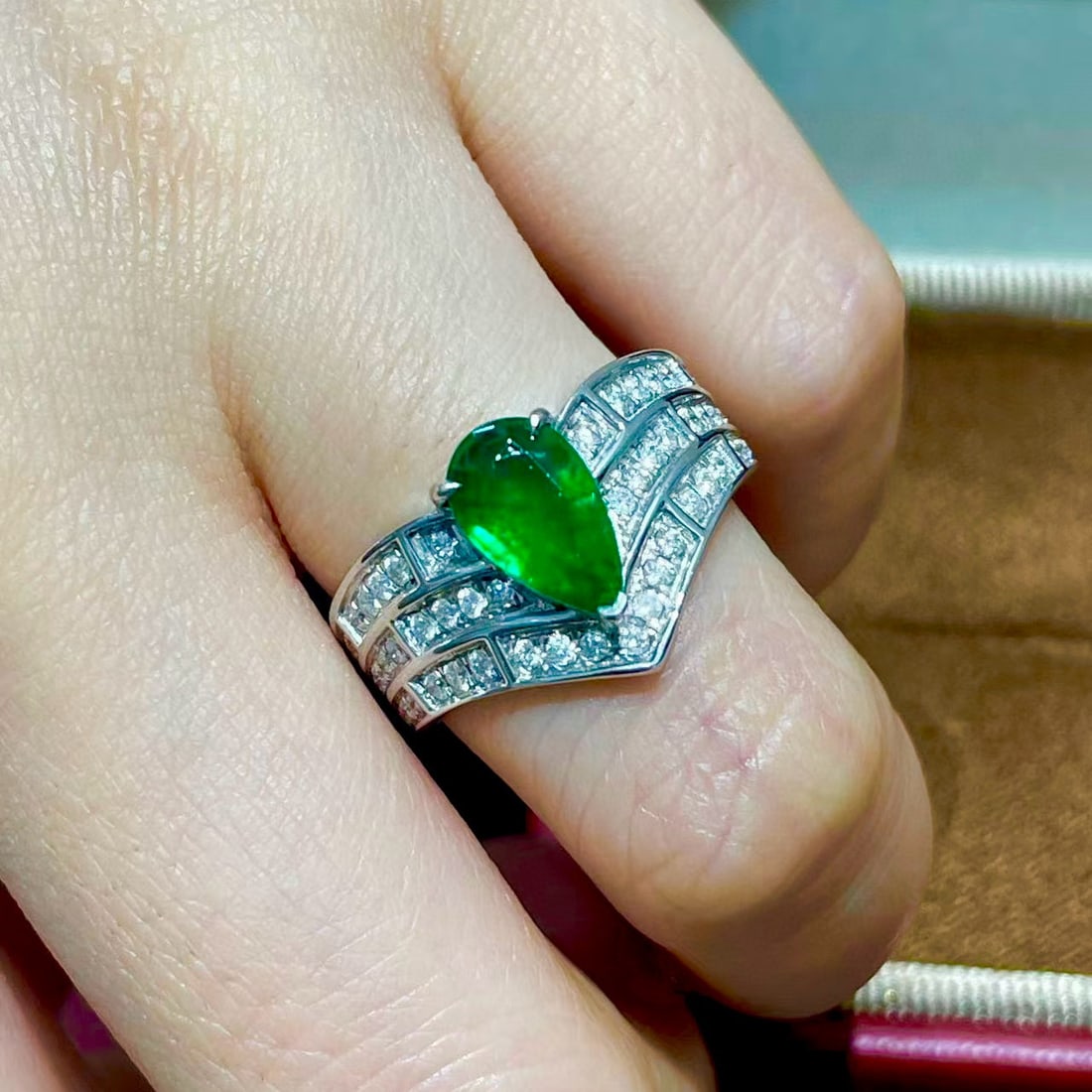 14k Gold 1.36 Ct Vivid Green Natural Emerald & Diamond Ring - 6