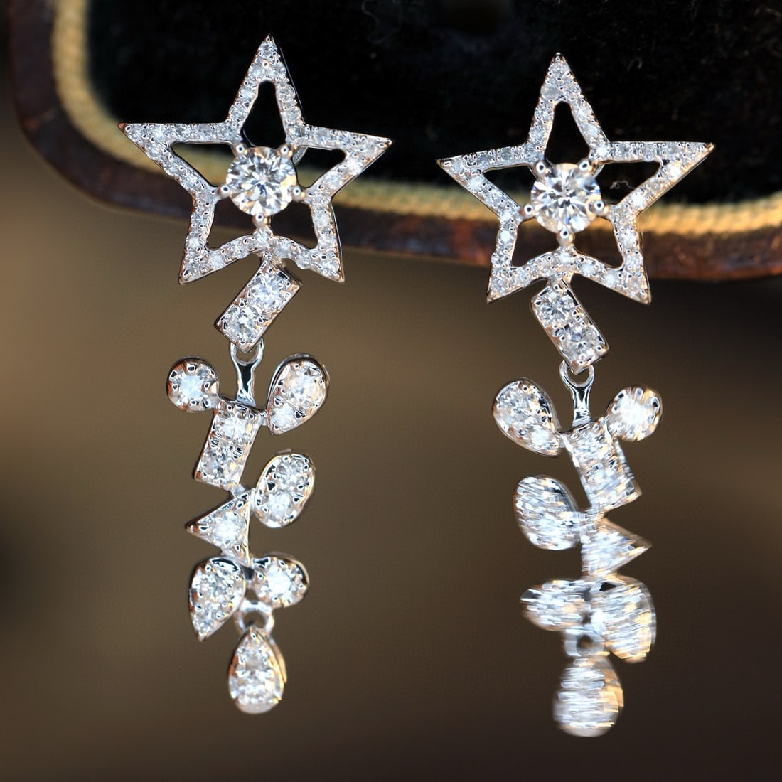 14k Gold 0.84 Ct Natural H Diamond Earrings: Ref:230952194 // gold content:14k gold // main gemstone:diamond // shape:round // carat weight:0. 84ct // clarity grade:vs-si // color:h // treatment:natural // cut grade:g // Condition: NewLow