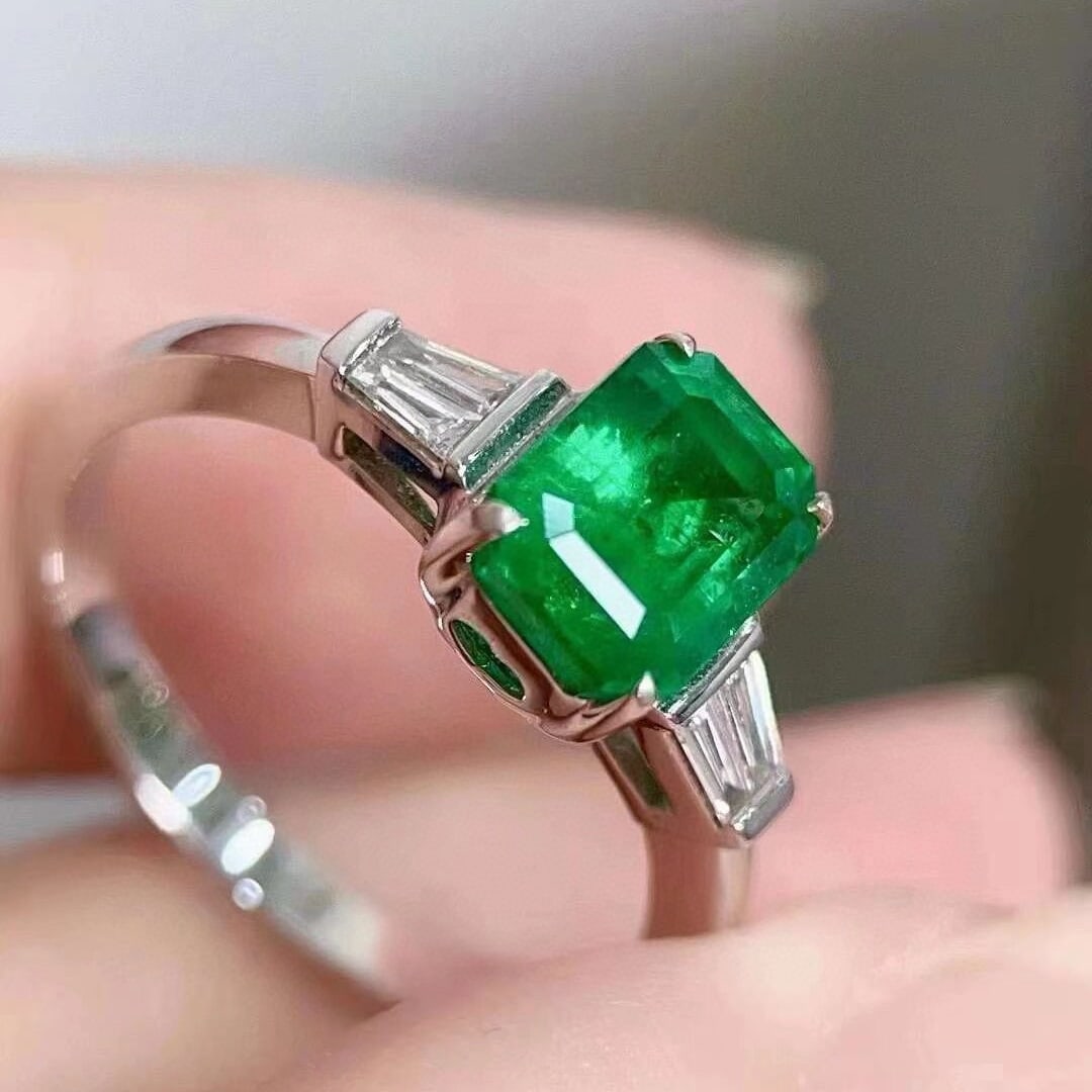 14k Gold 1.80 Ctw Vivid Green Natural Emerald & Diamond Ring - 3