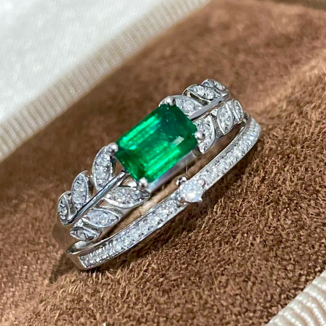 14k Gold 0.46 Ct Vivid Green Natural Emerald & Diamond Ring - 3