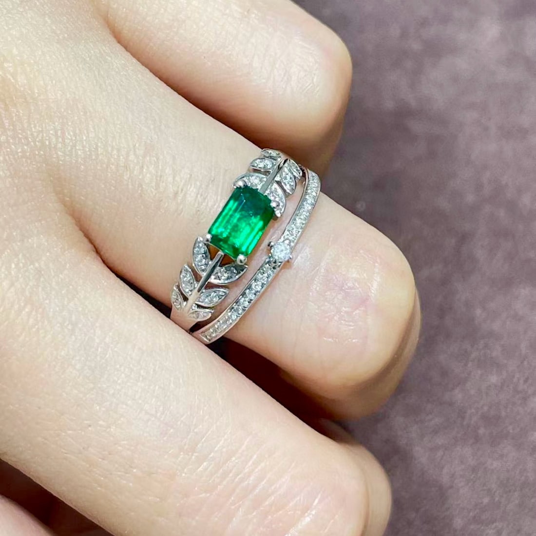 14k Gold 0.46 Ct Vivid Green Natural Emerald & Diamond Ring - 5