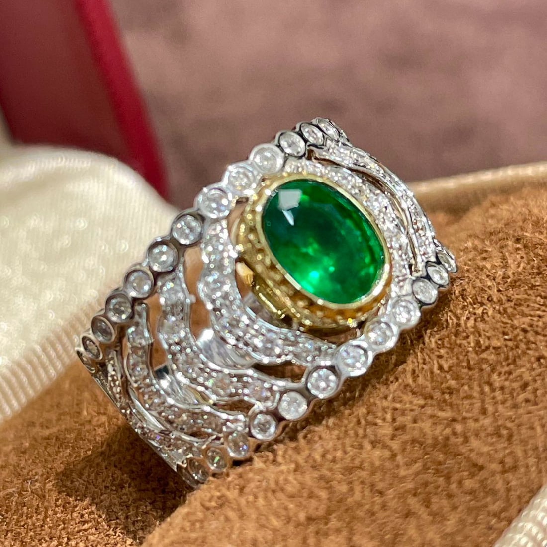14k Gold 0.71 Ct Vivid Green Natural Emerald & Diamond Ring - 3