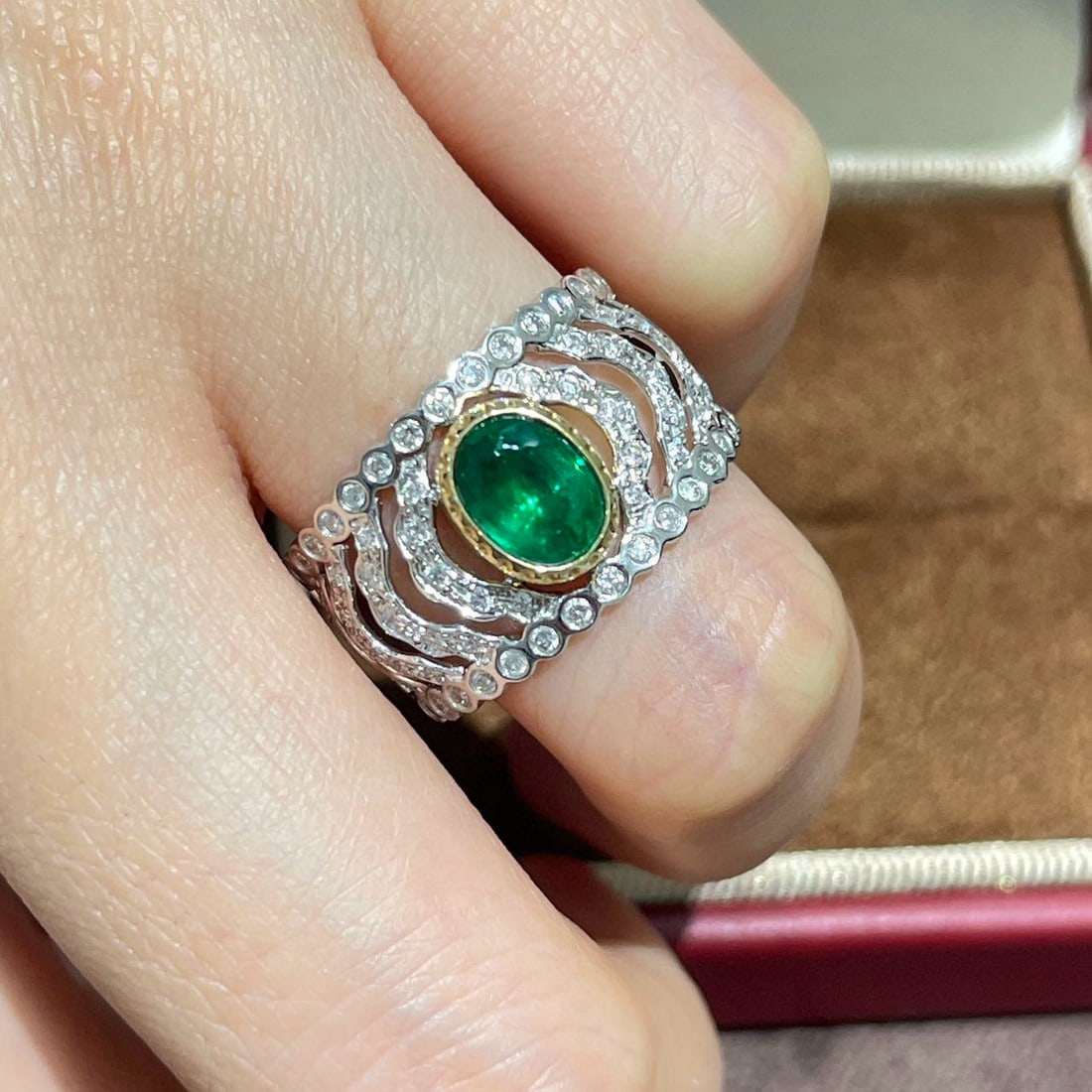 14k Gold 0.71 Ct Vivid Green Natural Emerald & Diamond Ring - 6