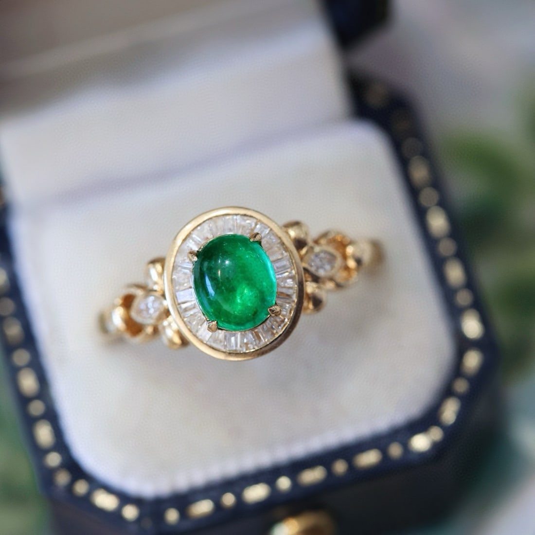 14k Gold 1.11 Ctw Natural Emerald & Diamond Ring: Ref:230952241 // gold content:14k gold // ring size:7. 25us // // main gemstone:emerald // shape:oval // carat weight:0. 85ct // color:green // treatment:natural // // adjacent gemstone 2 :
