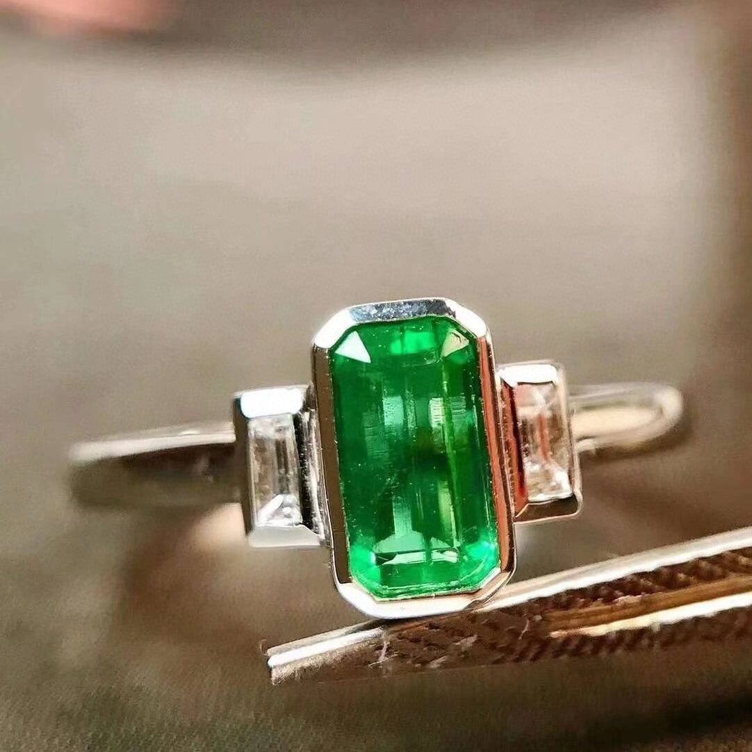14k Gold 0.64 Ctw Vivid Green Natural Emerald & Diamond Ring - 3