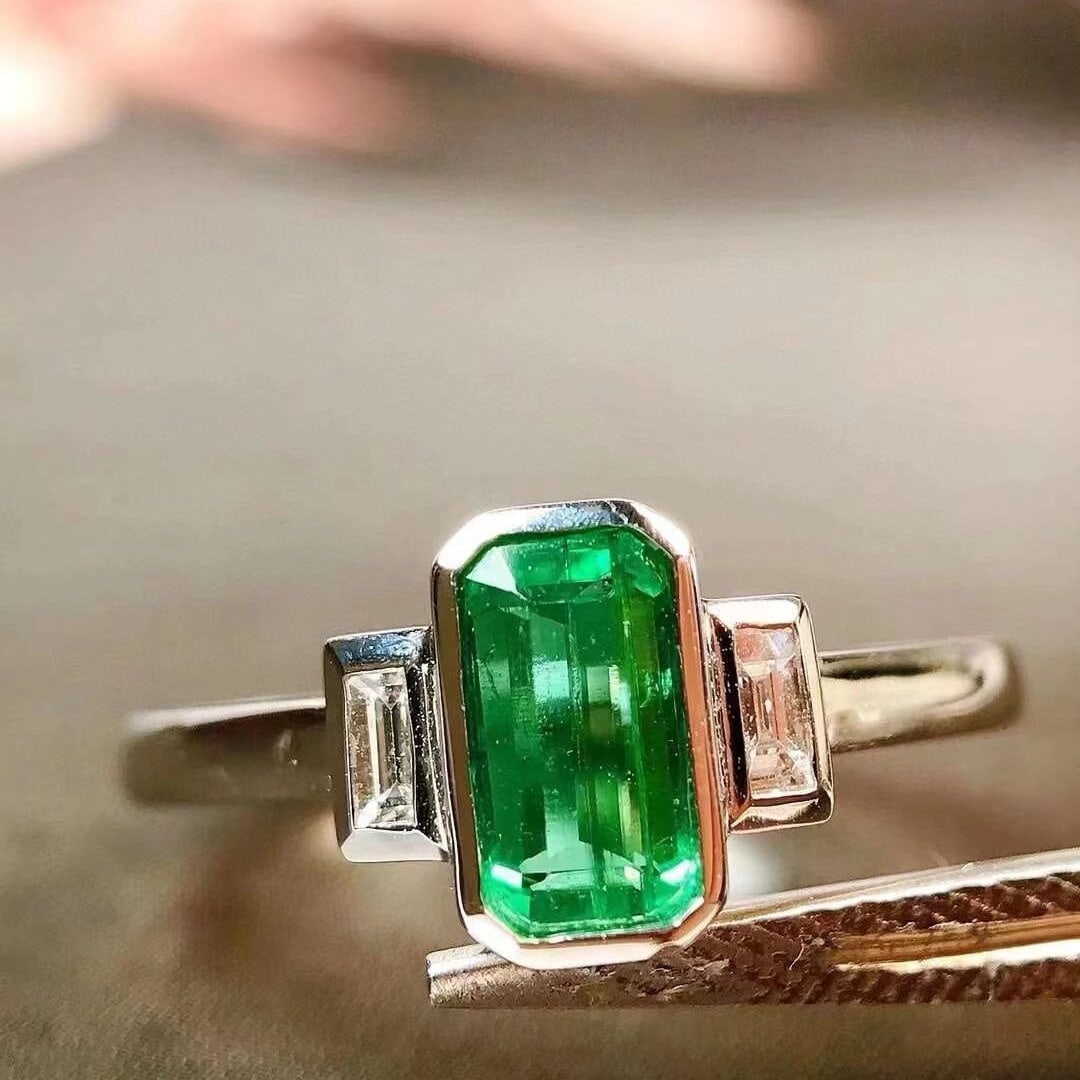 14k Gold 0.64 Ctw Vivid Green Natural Emerald & Diamond Ring - 4